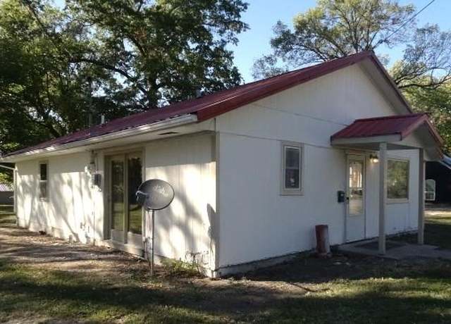 Property at 302 S Mechanic St, Butler, MO 64730, 3 beds, 2 baths