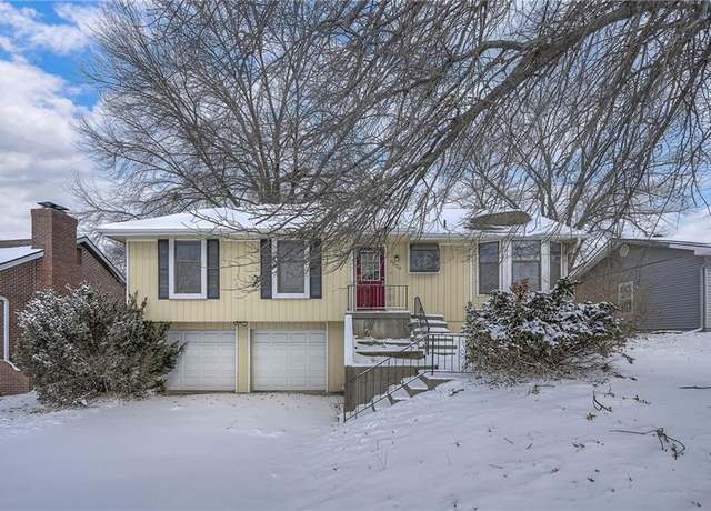 Property at 8220 Splitlog Ave, Kansas City, KS 66112, 3 beds, 2 baths