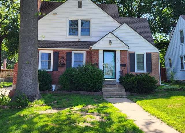 Property at 7739 Ward Parkway Plz, Kansas City, MO 64114, 3 beds, 2 baths