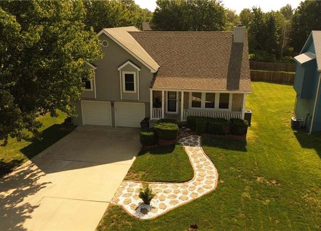 Property at 1010 N Parker Ter, Olathe, KS 66061, 3 beds, 2.5 baths