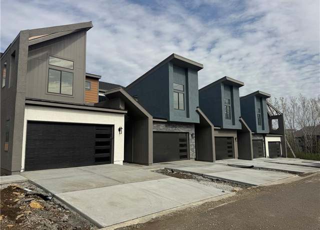 Property at 22114 W 116th Ter, Olathe, KS 66061, 3 beds, 2.5 baths