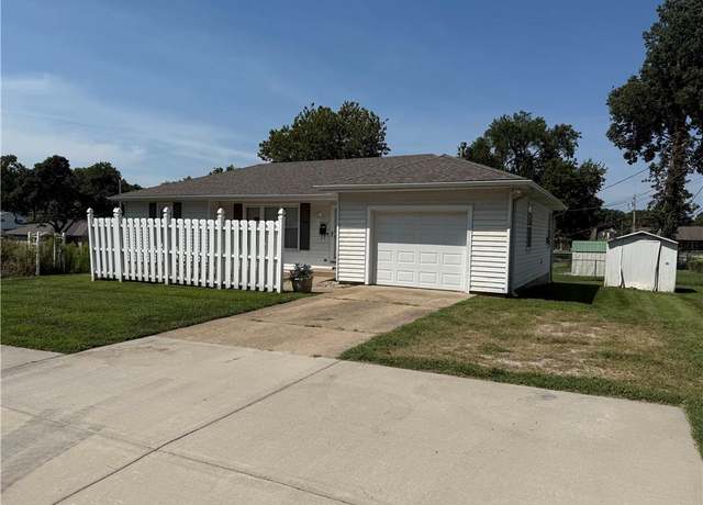 Property at 5930 Kings St, Shawnee, KS 66203, 2 beds, 1.5 baths