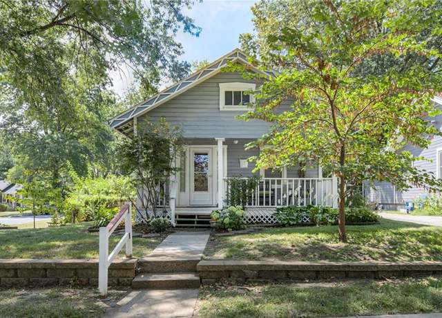 Property at 801 W 77 St, Kansas City, MO 64114, 2 beds, 1 bath