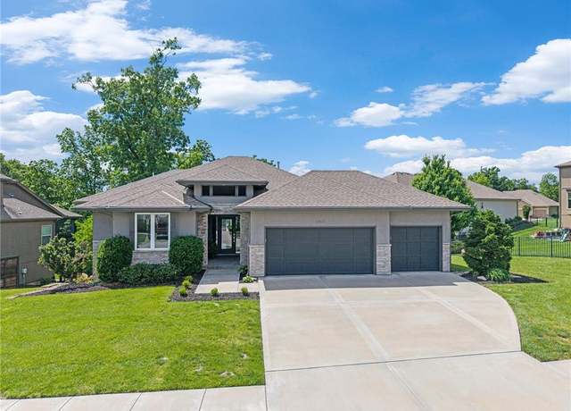 Property at 6401 N Whitetail Way, Parkville, MO 64152, 4 beds, 4 baths