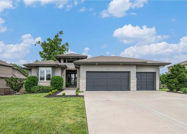 Property at 6401 N Whitetail Way, Parkville, MO 64152, 4 beds, 4 baths
