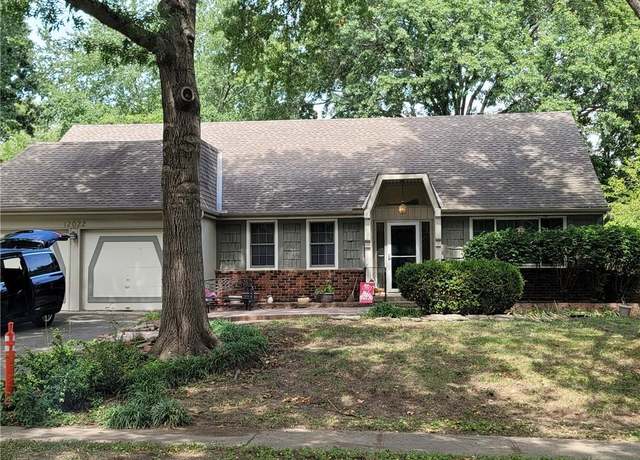 Property at 12022 W 100th St, Lenexa, KS 66215, 4 beds, 3 baths