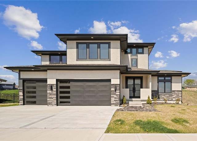 Property at 2210 NW Palisades Dr, Riverside, MO 64150, 4 beds, 3.5 baths