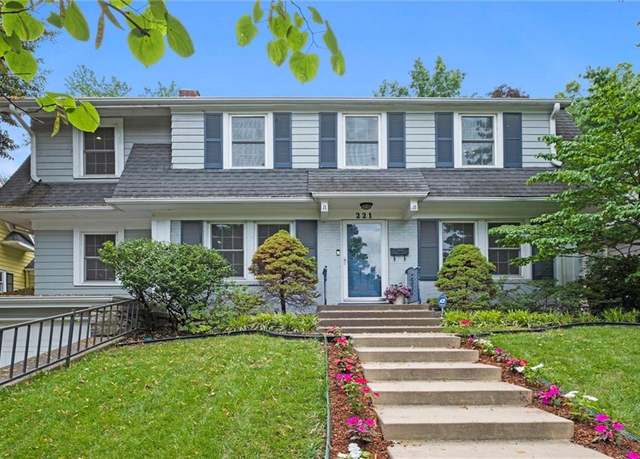 Property at 221 W 67 St, Kansas City, MO 64113, 3 beds, 2.5 baths