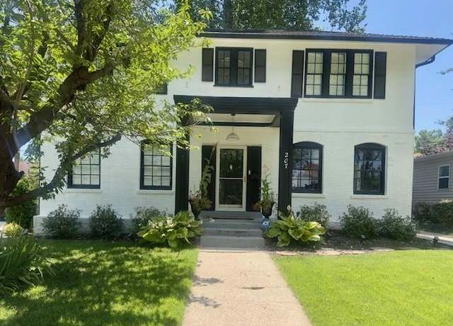 Property at 207 W 67th Ter, Kansas City, MO 64113, 3 beds, 2.5 baths