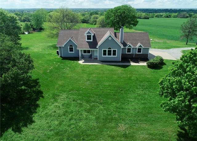Property at 29300 Victory Rd, Paola, KS 66071, 3 beds, 2.5 baths