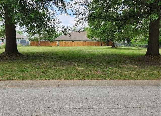 Property at 21608 S Clairmont St, Peculiar, MO 64078