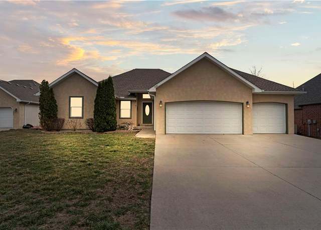 Property at 21507 Murlo Cir, Peculiar, MO 64078, 4 beds, 2 baths