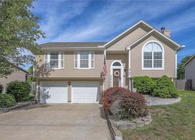 Property at 4709 NW Pennington Ln, Blue Springs, MO 64015, 3 beds, 3 baths