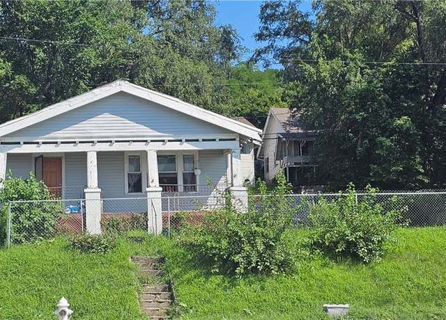 Property at 3801 King Hill Ave, St Joseph, MO 64504, 3 beds, 2 baths