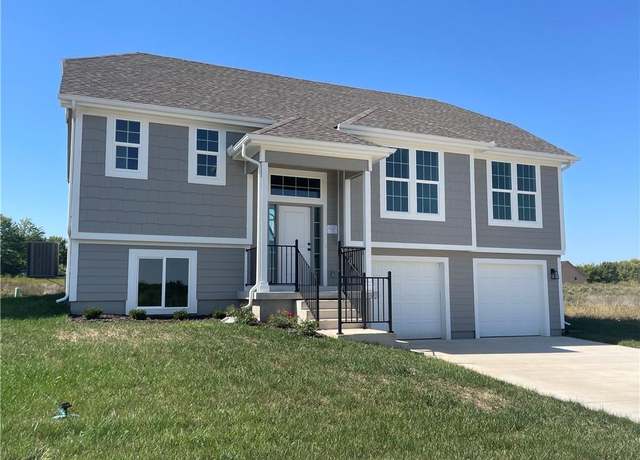 Property at 2106 SE Oak Ridge Dr, Oak Grove, MO 64075, 4 beds, 3 baths