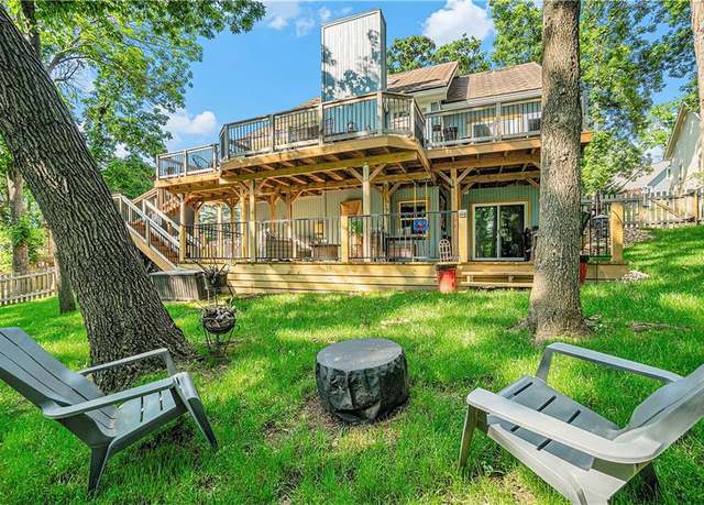 Property at 208 NE Landings Cir, Lee's Summit, MO 64064, 4 beds, 3.5 baths