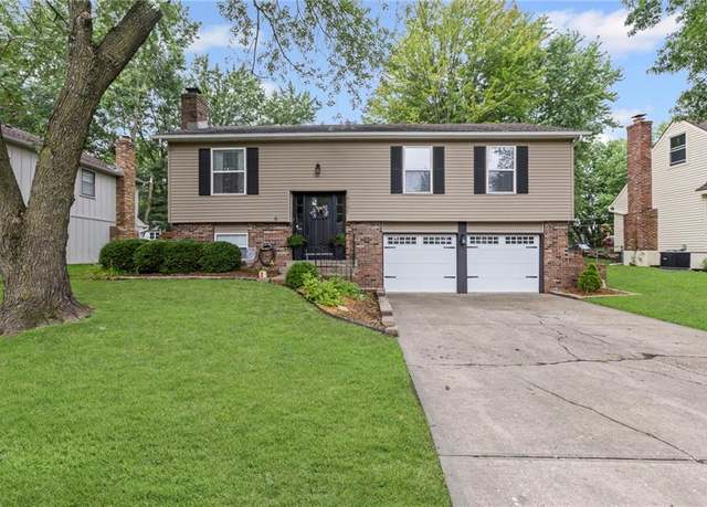 Property at 16101 W 153rd St, Olathe, KS 66062, 3 beds, 2.5 baths