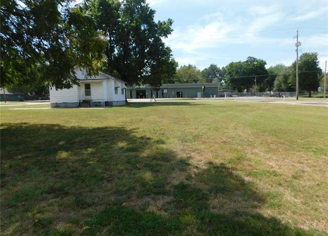 Property at 1002 W 4th St, Pittsburg, KS 66762
