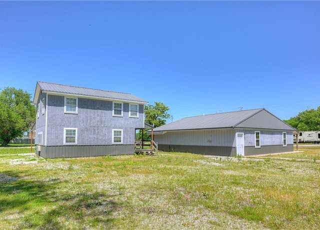 Property at 511 N East Ave, Columbus, KS 66725, 2 beds, 2.5 baths
