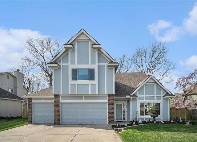 Property at 401 NW 51st St, Gladstone, MO 64118, 3 beds, 2.5 baths