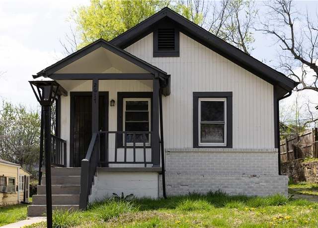 Property at 2617 Washington Ave, Kansas City, KS 66102, 3 beds, 2 baths