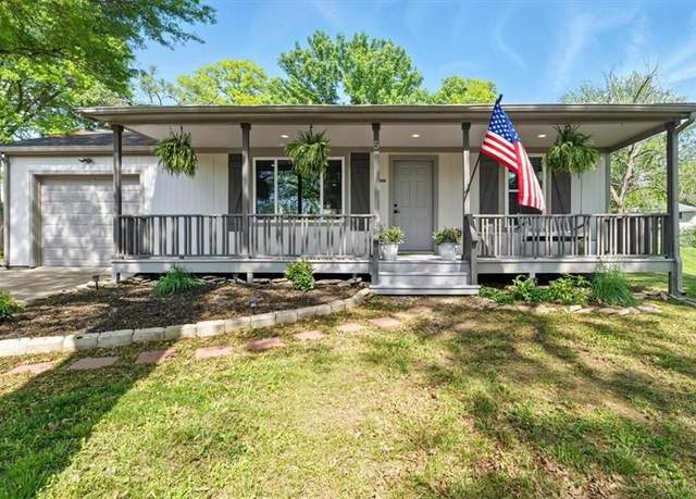 Property at 5 Murray Ln, Platte City, MO 64079, 3 beds, 2 baths