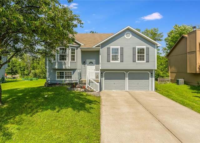 Property at 10715 N Booth Ave, Kansas City, MO 64157, 3 beds, 2.5 baths