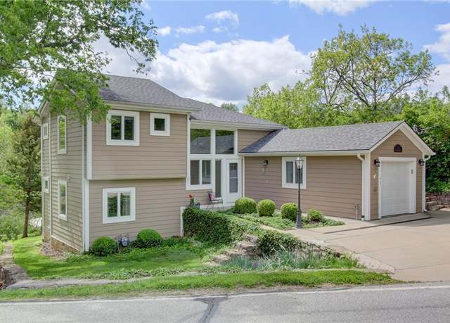 Property at 25 I St, Lake Lotawana, MO 64086, 5 beds, 3 baths