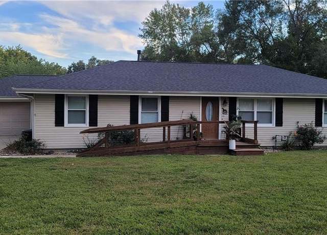 Property at 401 E 9th St, Kearney, MO 64060, 4 beds, 3 baths