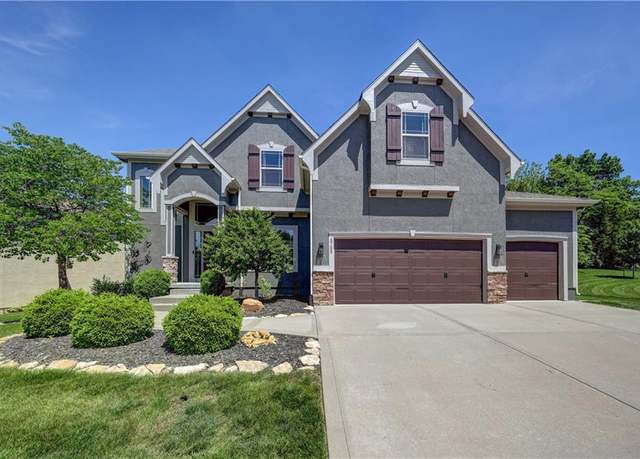 Property at 9709 Hollis Ln, Lenexa, KS 66227, 4 beds, 3.5 baths