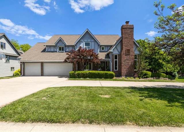 Property at 10712 W 109th St, Overland Park, KS 66210, 5 beds, 4.5 baths