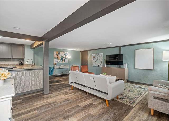 Property at 435 W 104th St Unit E, Kansas City, MO 64114, 1 bed, 1 bath