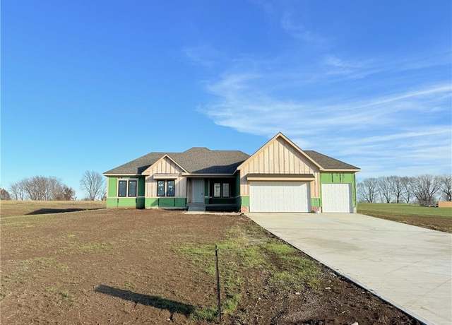Property at 13511 Woodland Ranch Dr, Lee's Summit, MO 64086, 4 beds, 3 baths