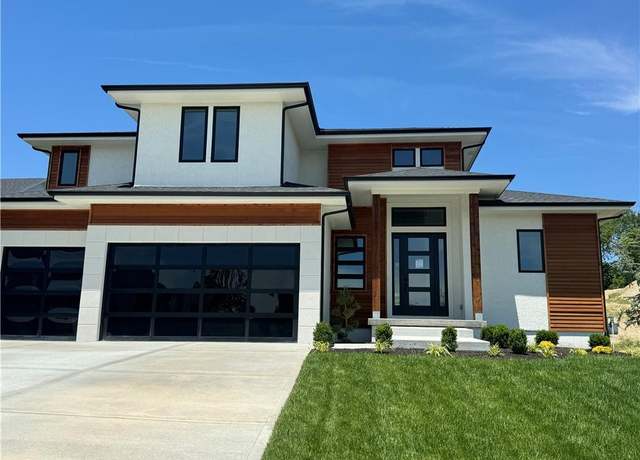 Property at 22448 W 87 Ter, Lenexa, KS 66227, 5 beds, 4 baths