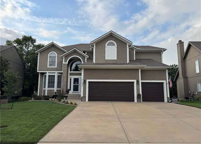 Property at 21602 W 100 St, Lenexa, KS 66220, 5 beds, 5.5 baths