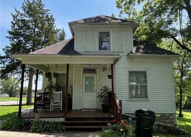 Property at 301 Linn St, Leavenworth, KS 66048, 4 beds