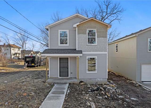 Property at 1709 E 41st St, Kansas City, MO 64110, 3 beds, 2.5 baths