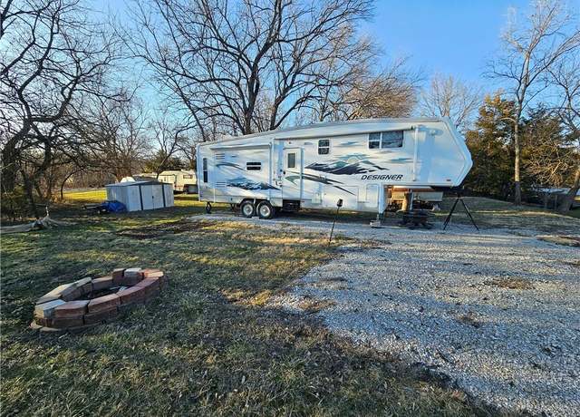 Property at 21 Silver Shadow Ln, Linn Valley, KS 66040