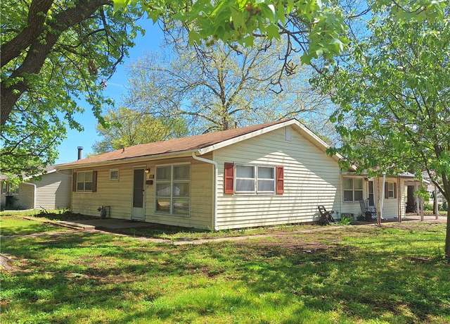 Property at 915 W 4th St, Chanute, KS 66720, 2 beds, 1 bath