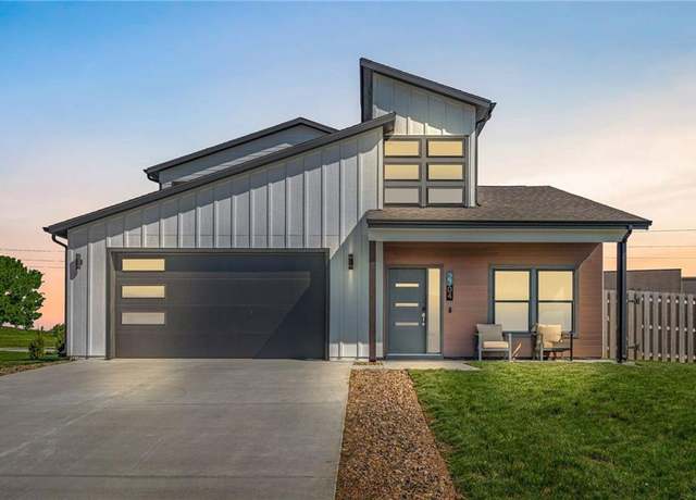 Property at 2704 Chasehire Dr, Lawrence, KS 66044, 3 beds, 2.5 baths