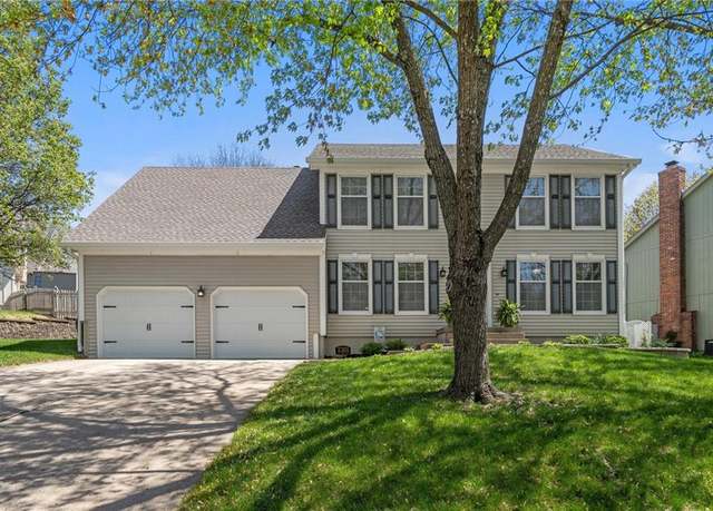 Property at 2301 NE 79th Pl, Kansas City, MO 64118, 4 beds, 2.5 baths