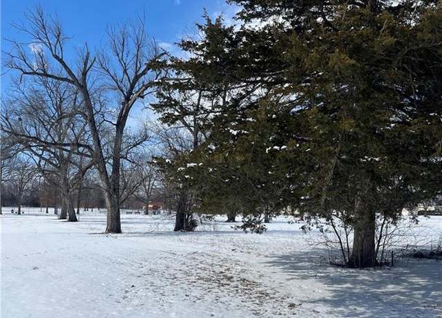 Property at 712 S Walnut St, Iola, KS 66749