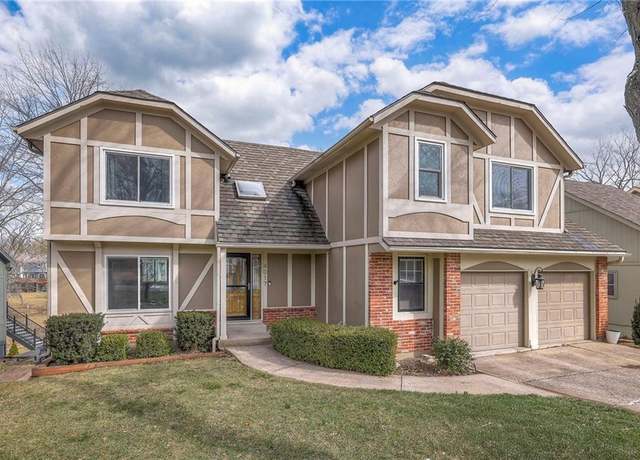 Property at 4017 NE Woodridge Dr, Lee's Summit, MO 64064, 4 beds, 2.5 baths