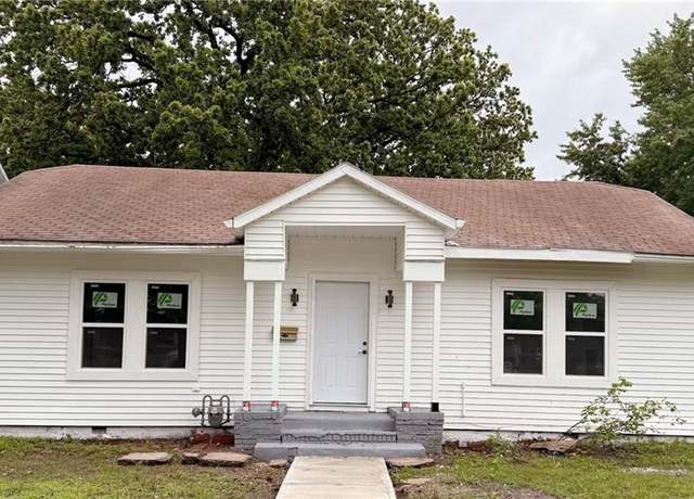 Property at 611 W 3rd St, Coffeyville, KS 67337, 3 beds, 2 baths