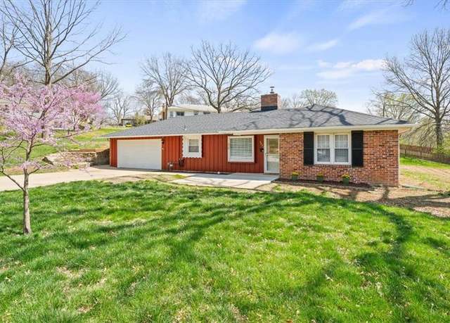 Property at 2801 Cedar Crest Dr, Independence, MO 64057, 4 beds, 2 baths