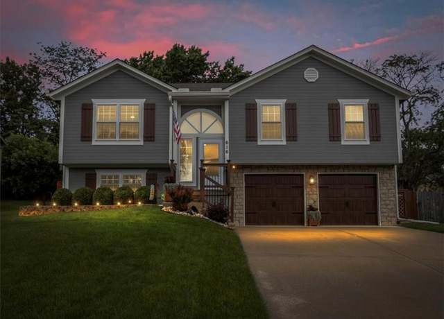 Property at 616 NE Topaz Dr, Lee's Summit, MO 64086, 3 beds, 2.5 baths