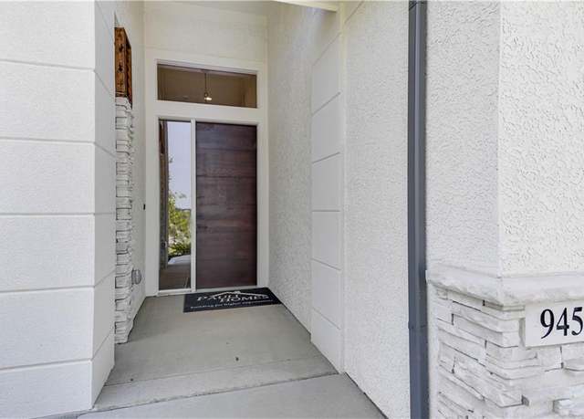 Property at 22213 W 94th Ter, Lenexa, KS 66220, 4 beds, 3 baths