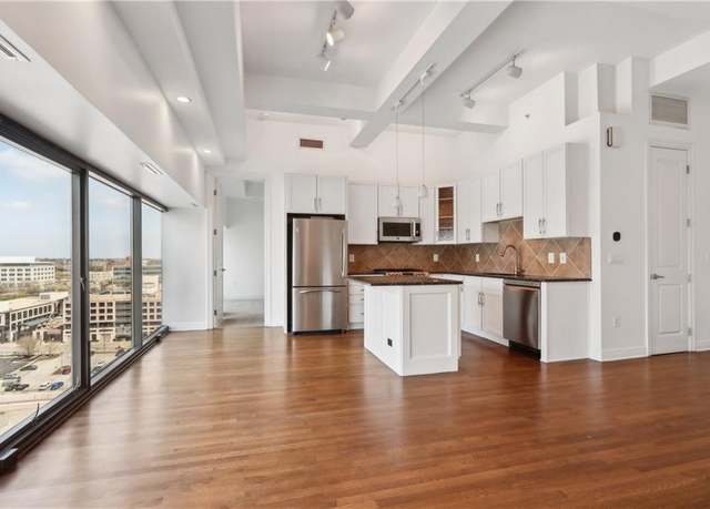 Property at 1101 Walnut St #1202, Kansas City, MO 64106, 1 bed, 1.5 baths