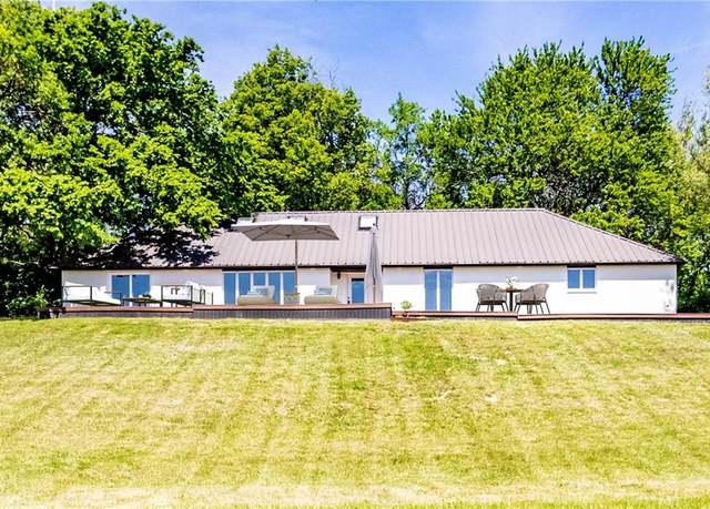Property at 1041 NE 50 Hwy, Knob Noster, MO 65336, 3 beds, 3 baths