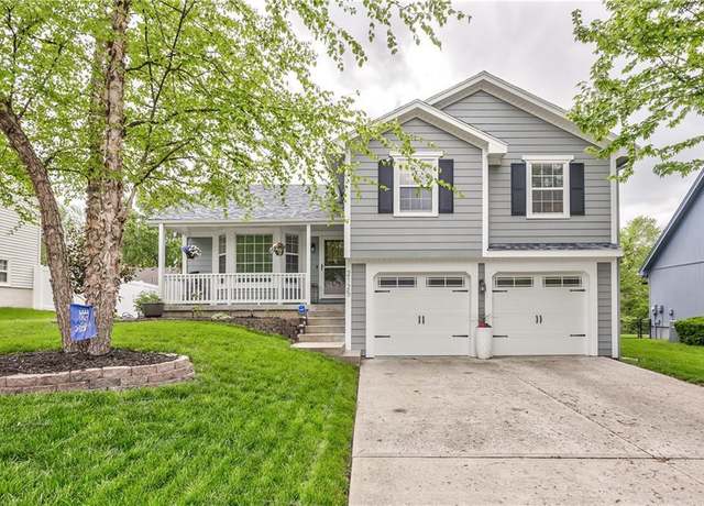 Property at 2125 NE Chipman Rd, Lee's Summit, MO 64086, 3 beds, 2.5 baths